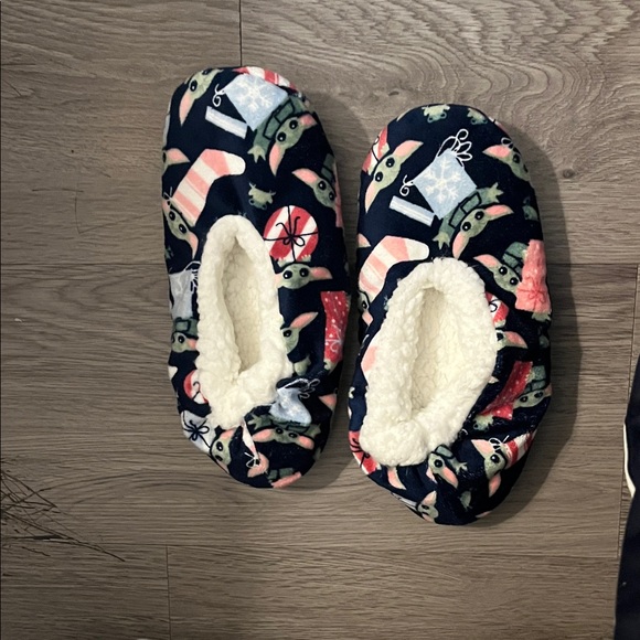 Star Wars Shoes - Cozy Character Slippers washed never used size 6/7!